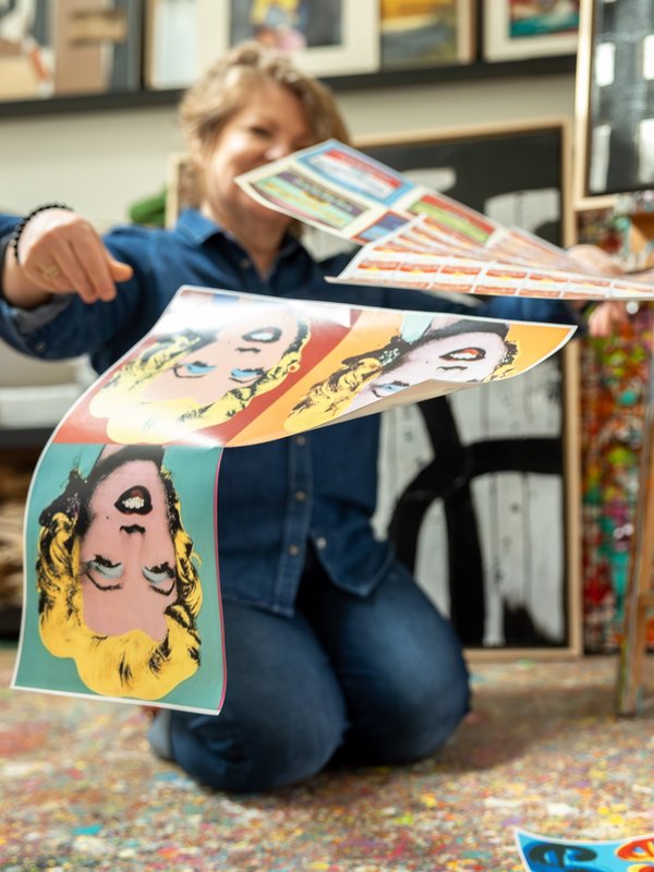 Sophie Costa Shooting Maison-Artiste portrait pop art atelier curation