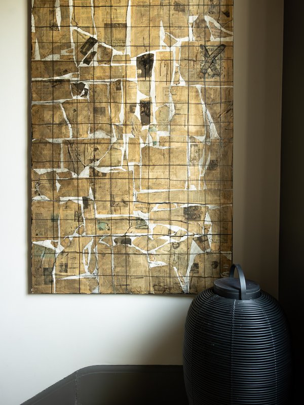 Sophie Costa Shooting Maison-Artiste-RAW au mur